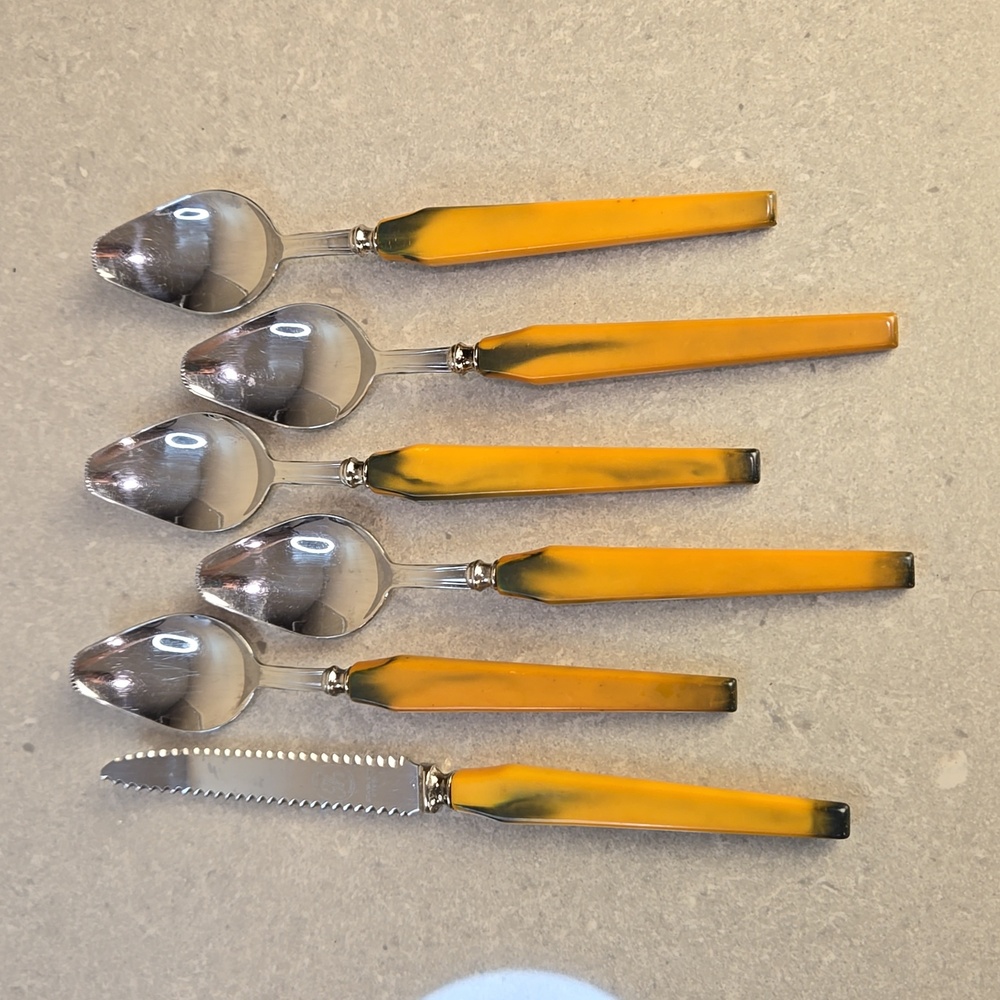 Glo-Hill stainless yellow Bakelite handled set of 5 grapefruit spoons & knife